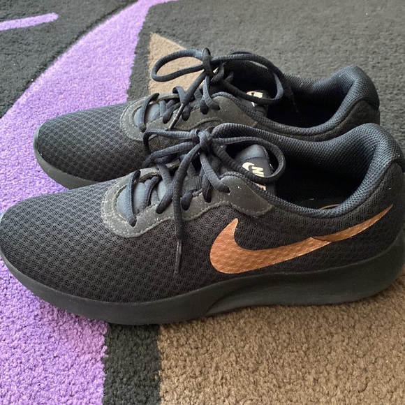 Nike used shoes in good condition size 8 - Picture 4 of 5